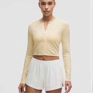 Lululemon Cropped Button short